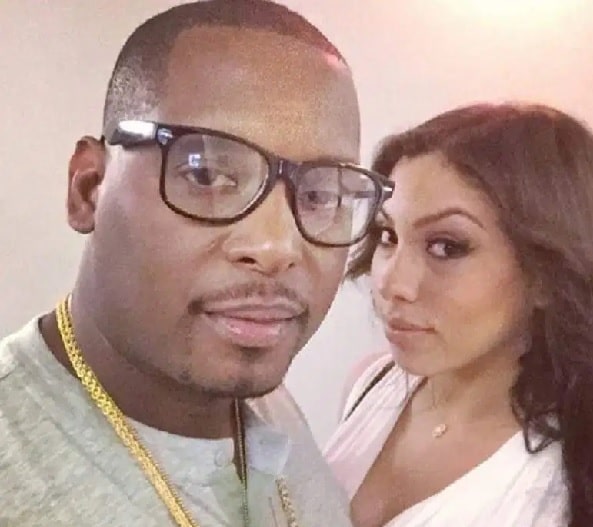 DJ Self prenant un selfie avec son ex petite amie Yorma Hernandez.