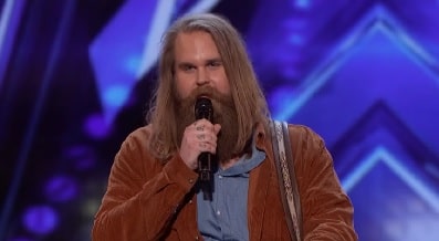 Chris Klafford holding mic in America's Got Talent.