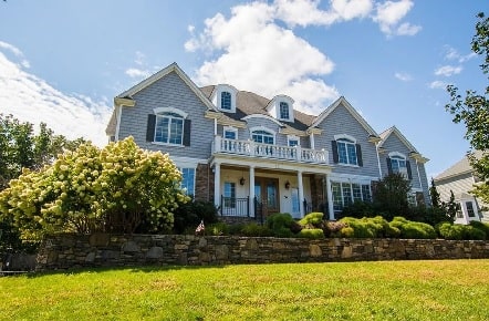 Aaron Hernandez's house worth $1.3 million which was sold in $1 million.