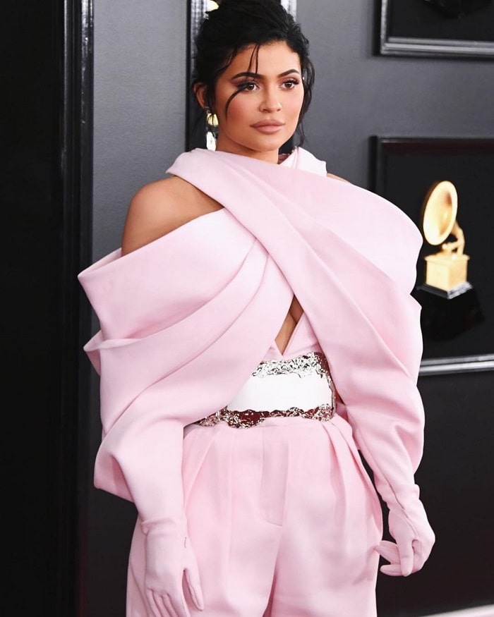 Kylie in grammy wearing a pink Balmain dress.