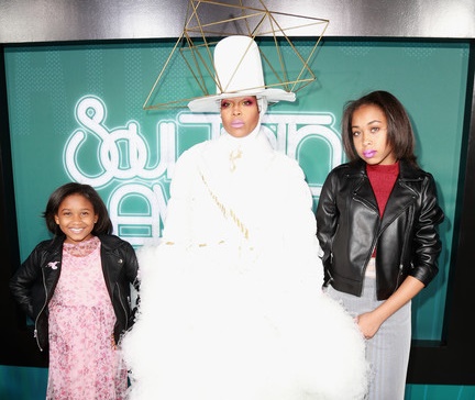 Puma Sabti Curry with her mother Erykah and sister Merkaba attending 2017 Soul Train Awards.