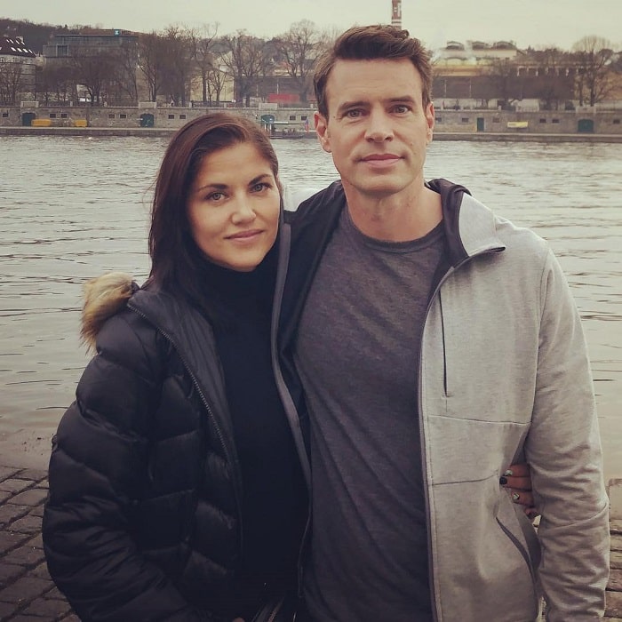 Keller's parents Marika and Scott Foley