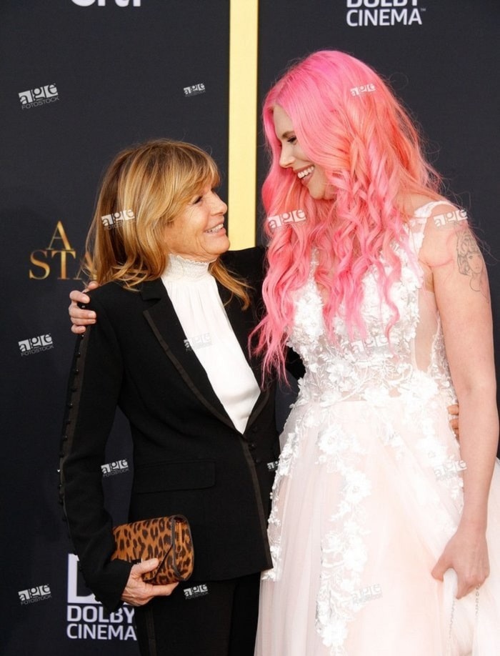 Cleo Rose Elliott and her mother Katherine Ross together in a red carpet event.