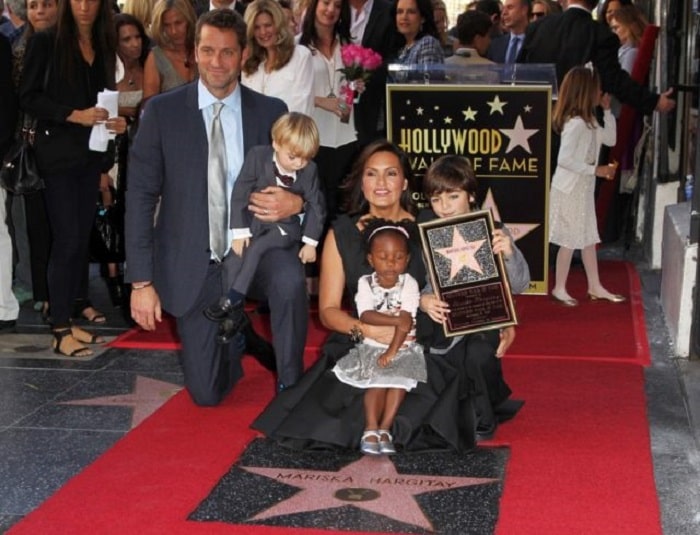 Amaya's whole family.