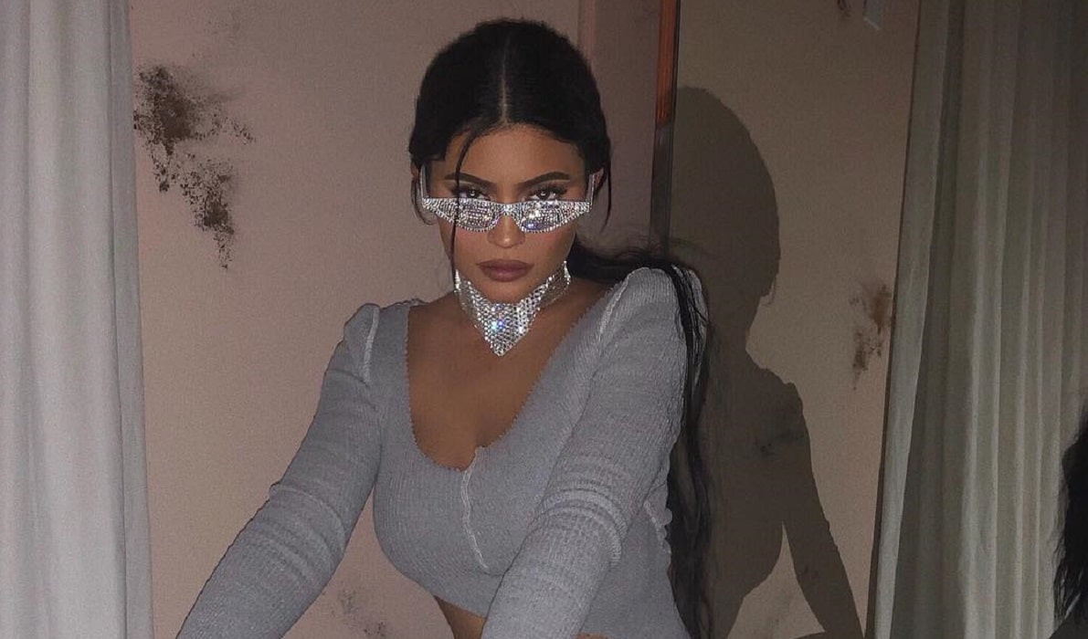 Cool Sunglasses That Kylie Jenner Wears – Brands That Cost Fortune