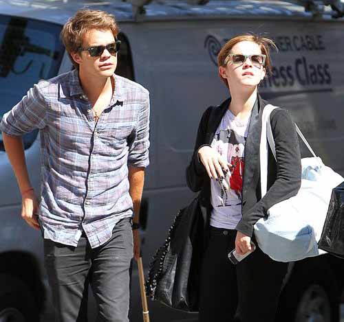 Johnny Simmons Has Dated Seriously Hot Girlfriends Emma