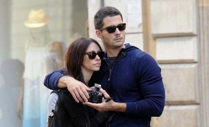 5 Facts About Brian Hallisay Jennifer Love Hewitt S Husband And Baby Father Of Two Kids Glamour Path