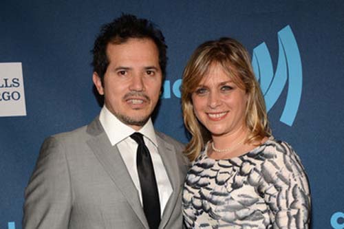 Justine Maurer and John Leguizamo pose for a picture together.