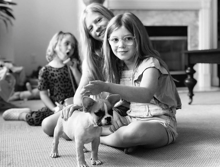 Lindsay with her two cute daughter and her dog.