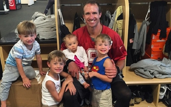 Bowen with his father and siblings.