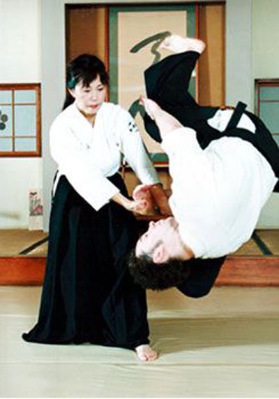 Miyako Fujitani demonstrating her skill.