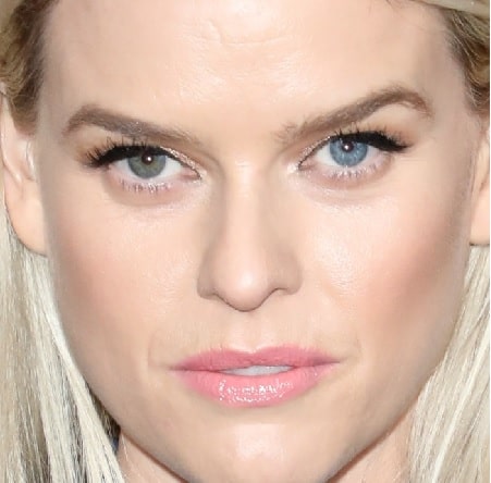  A picture of Alice Eve with two different eye color.