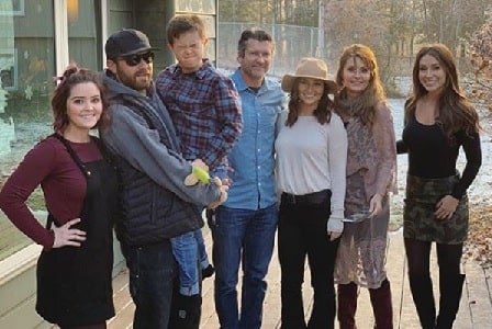 Piper Palin with her parent and four siblings.