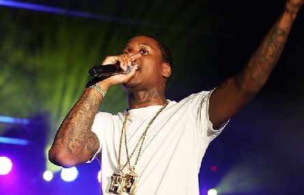 A picture of Lil Durk singing.