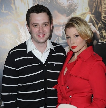 A picture of Eddie Kaye Thomas with his ex-girlfriend Ari Graynor.