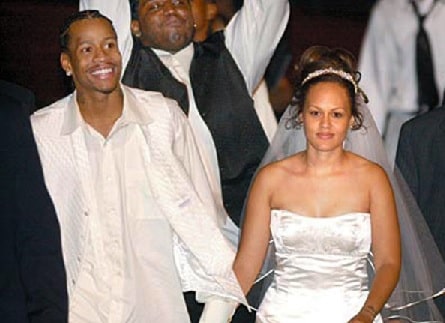 Tawanna Turner holding hand with Allen Iverson in their wedding day. 