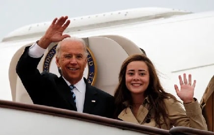 A picture of Finnegan Biden oldest sister Naomi Biden with her grandpa Joe Biden.