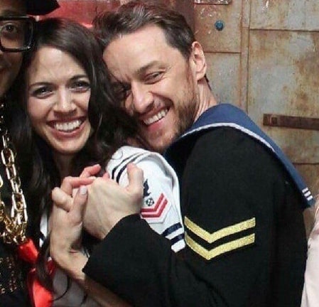 A picture of Lisa Liberati with James McAvoy where he is leaning on Liberati's shoulder. 