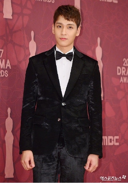 Choi Tae-Joon ready to receive an award after his hard work.