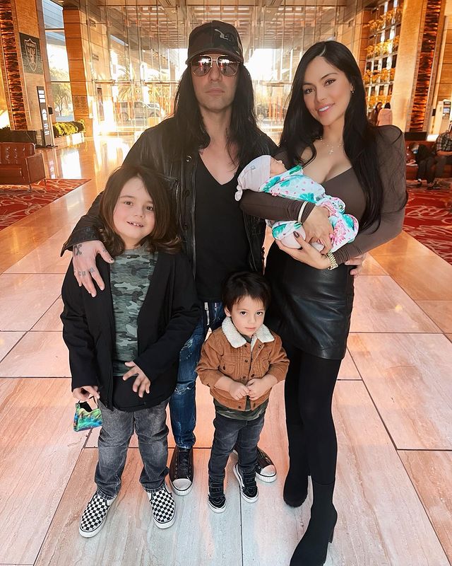 Criss Angel with his family