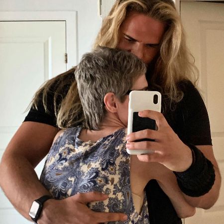 Lasse Matberg wishing his mom a Happy Mother's Day