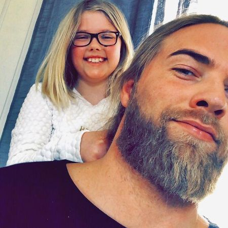 Lasse Matberg posing with his niece