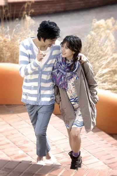 Lee Min Ho and Son Ye Jin in the drama Personal Taste (from left)