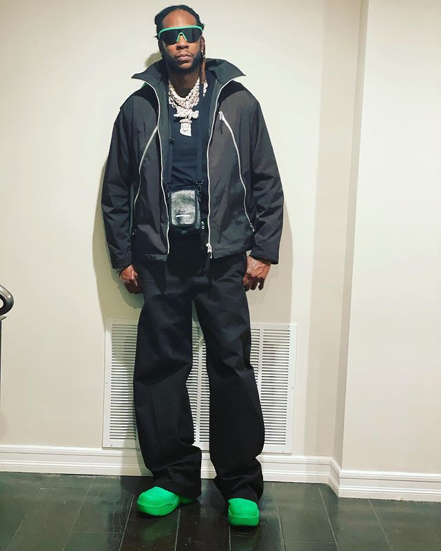 2 chainz wearing black jacket and black tee with black baggy pant.