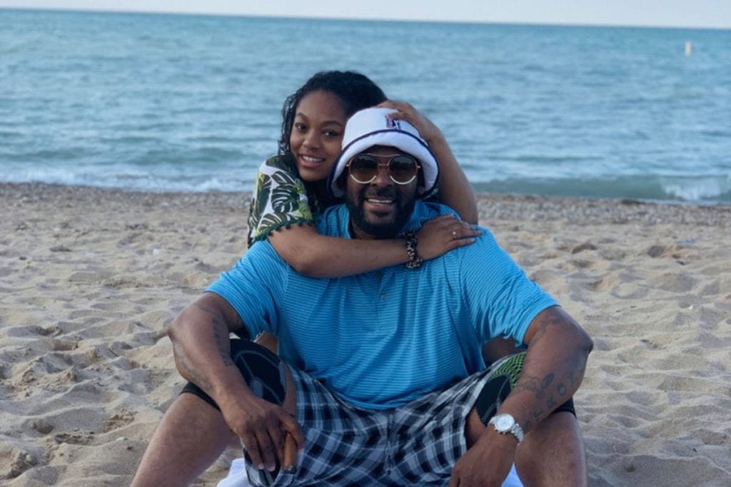 Azriel Clary with her ex-boyfriend R. Kelly on a beach enjoying their holiday