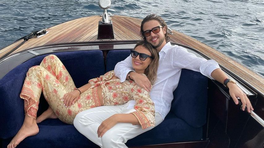 Jordy Burrows ex-wife with her new boyfriend Andrés Alonso in a boat date wearing a floral printed dress  