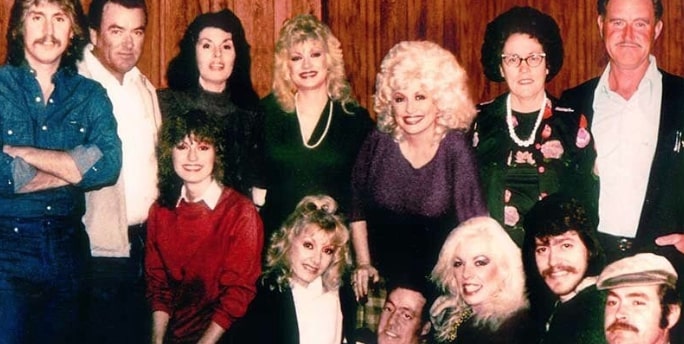 Freida Estelle Parton's all siblings gathered in a family function together