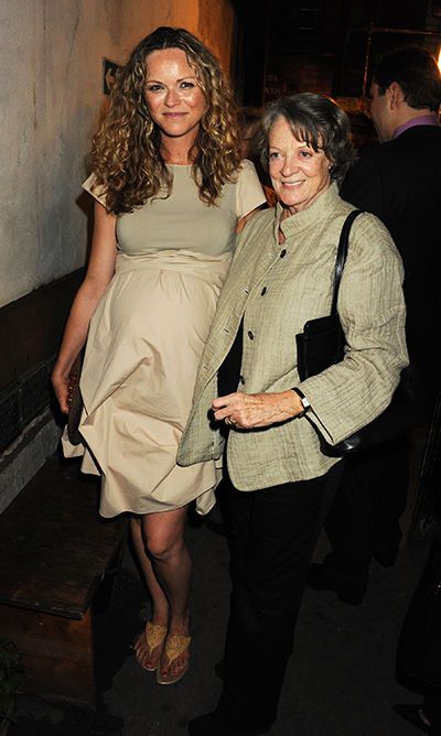 Anna-Louise Plowman with her mother in an award function wearing a short dress being 6 month pregnant