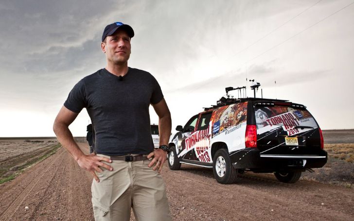 Mike Bettes : The Storm Chaser From The Weather Channel | Facts and ...