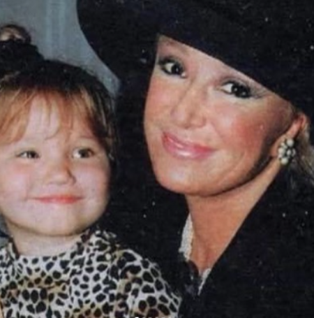 Tanya Tucker, a well-known country singer and songwriter, has a daughter named Layla LaCosta Laseter.