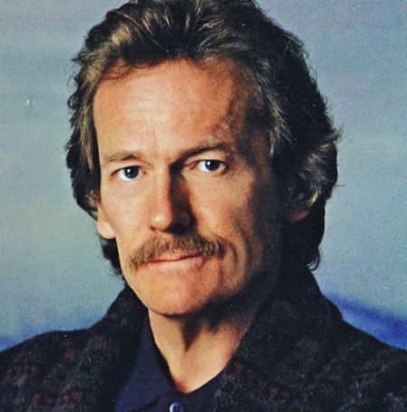 Gordon Lightfoot has faced some serious health issues during his life and career. In 1972, he got Bell's palsy, which temporarily paralyzed part of his face. 