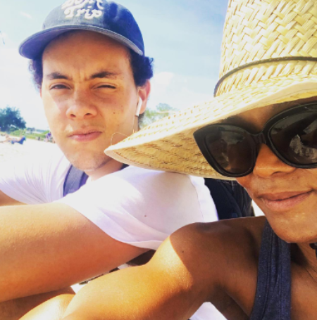 Svetozar Marinkovic's ex-wife Robin Givens is with her son. 