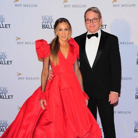 Matthew Broderick and Sarah Jessica Parker posing for a photoshoot. 