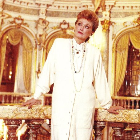 Rue McClanahan posing for a photo shoot. 