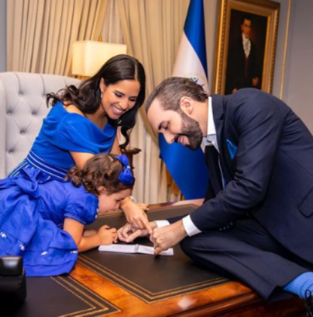 Gabriela Rodríguez de Bukele has a doctorate in prenatal psychology, making her the first person in El Salvador to hold this title. 