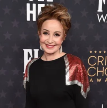 Annie Potts has been married four times in total, with three marriages ending in divorce.