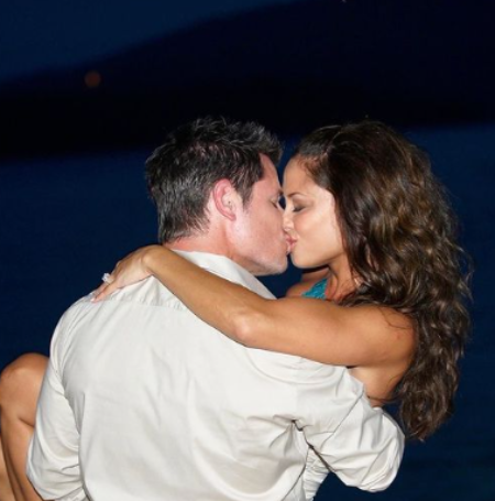 Nick Lachey began dating Vanessa Minnillo in 2006, who had starred in his What's Left of Me music video.