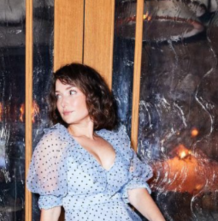 Milana Vayntrub is an actress and comedian from the USA. 