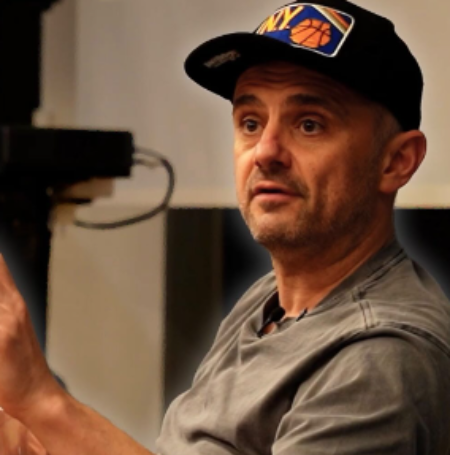 Before his current relationship, Gary Vaynerchuk was married to someone else, his former wife Lizzie Vaynerchuk. 