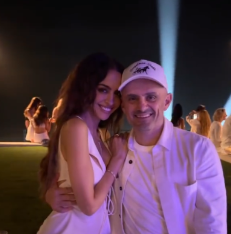 Gary Vaynerchuk is dating Mona Vand, a social media influencer from Persia who focuses on health and fitness. 