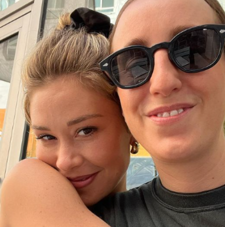 Gabby Windey was romantically involved with Dean Unglert.