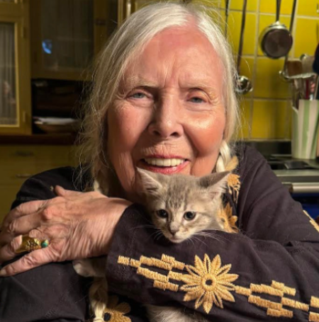 Joni Mitchell is set to headline a show in Los Angeles.